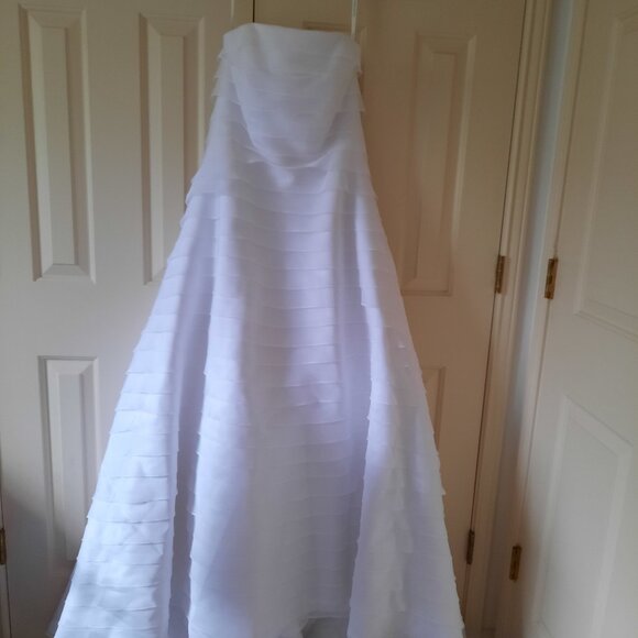 David's Bridal Dresses & Skirts - Wedding Dress Classic White Southern Sophisticated Flowy Sleeveless A Line